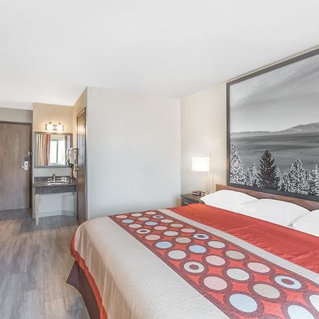 Super 8 By Wyndham Redding Hotel Екстериор снимка