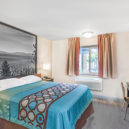 Super 8 By Wyndham Redding Hotel Екстериор снимка