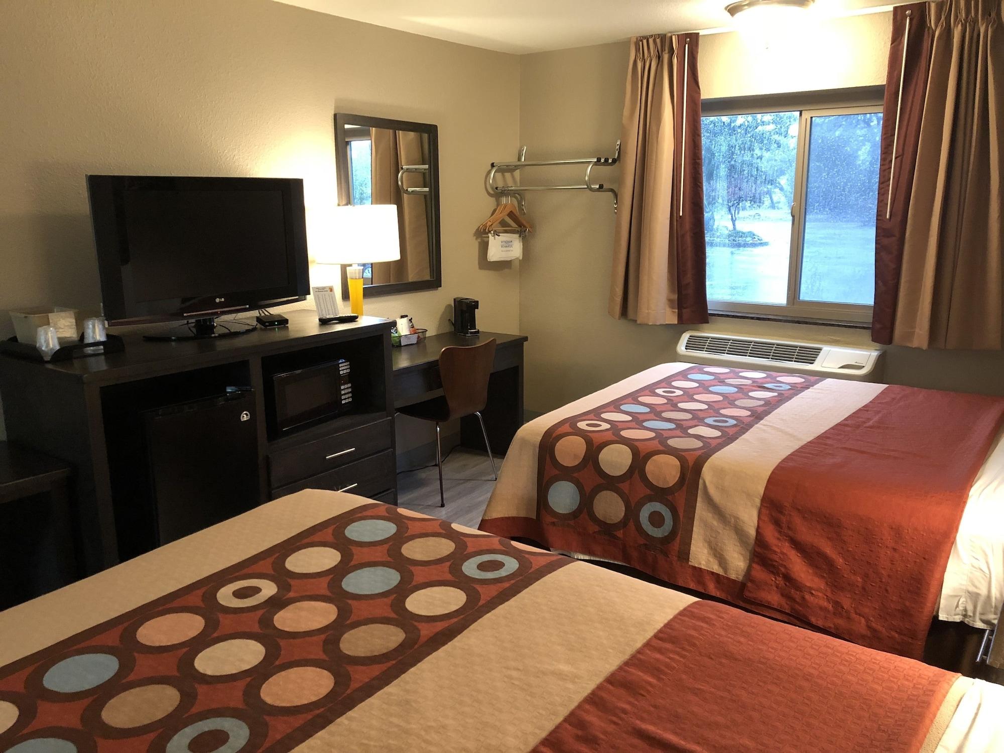 Super 8 By Wyndham Redding Hotel Екстериор снимка