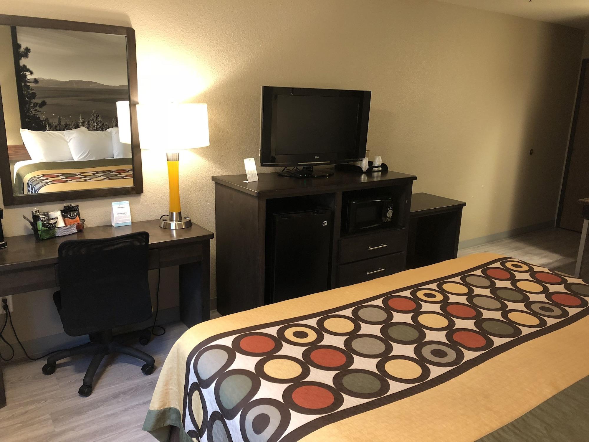Super 8 By Wyndham Redding Hotel Екстериор снимка