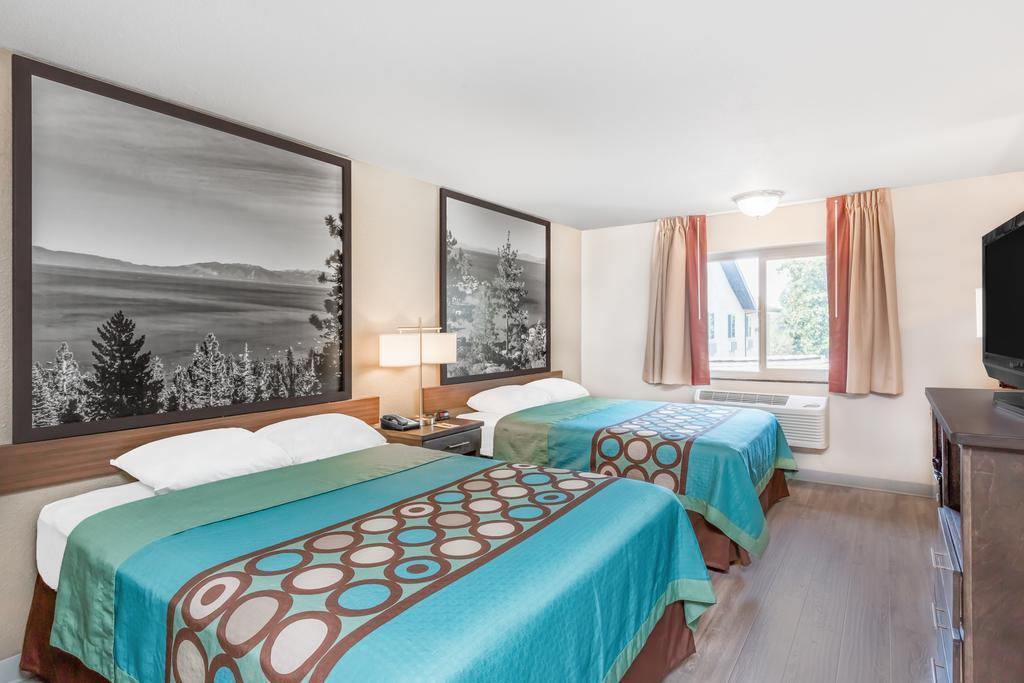 Super 8 By Wyndham Redding Hotel Екстериор снимка