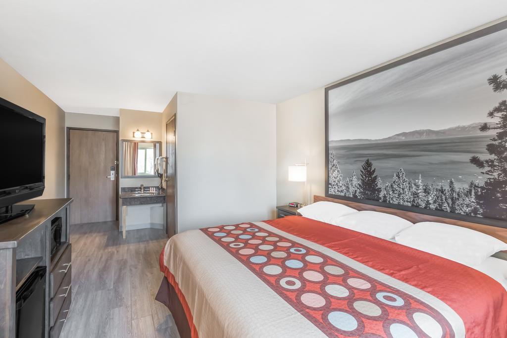 Super 8 By Wyndham Redding Hotel Екстериор снимка