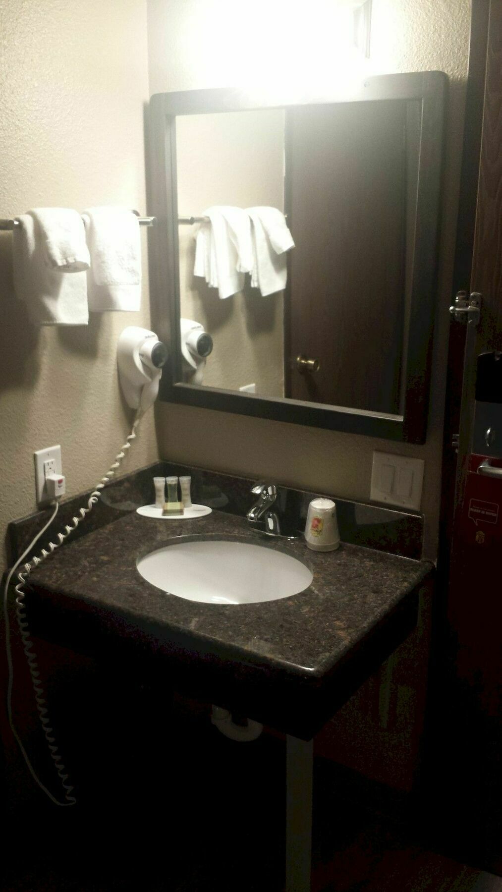 Super 8 By Wyndham Redding Hotel Екстериор снимка